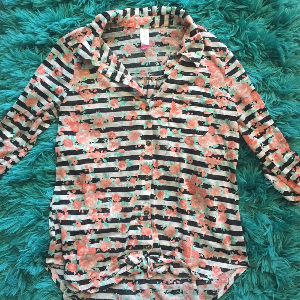 ✨2 for $10✨striped floral button down
